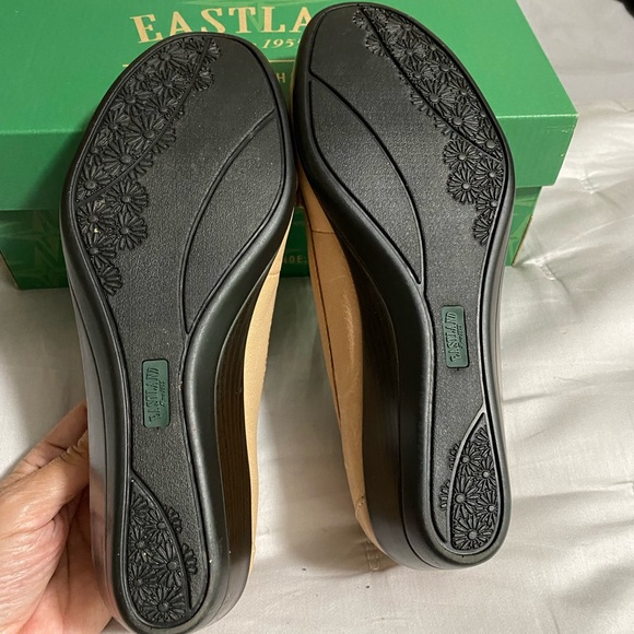 Eastland Grace Memory foam shoe - Picture 4 of 5